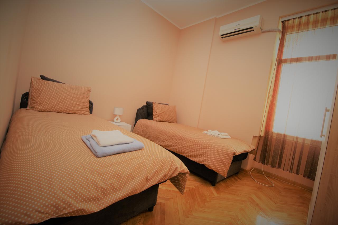 Hostel Fine ベオグラード エクステリア 写真