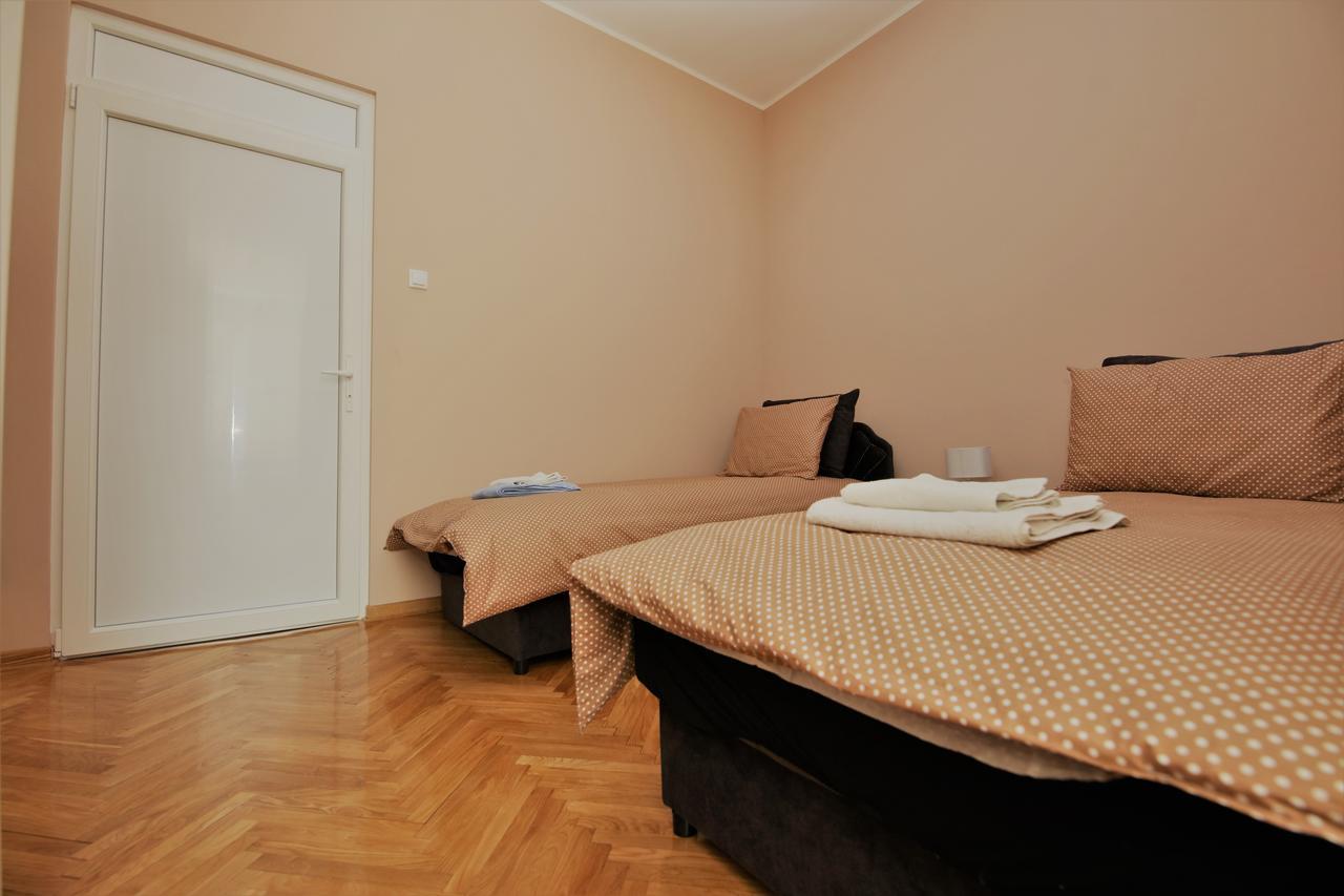 Hostel Fine ベオグラード エクステリア 写真