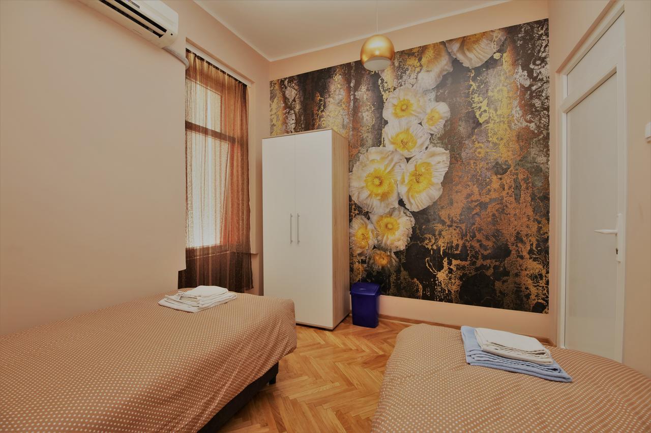 Hostel Fine ベオグラード エクステリア 写真