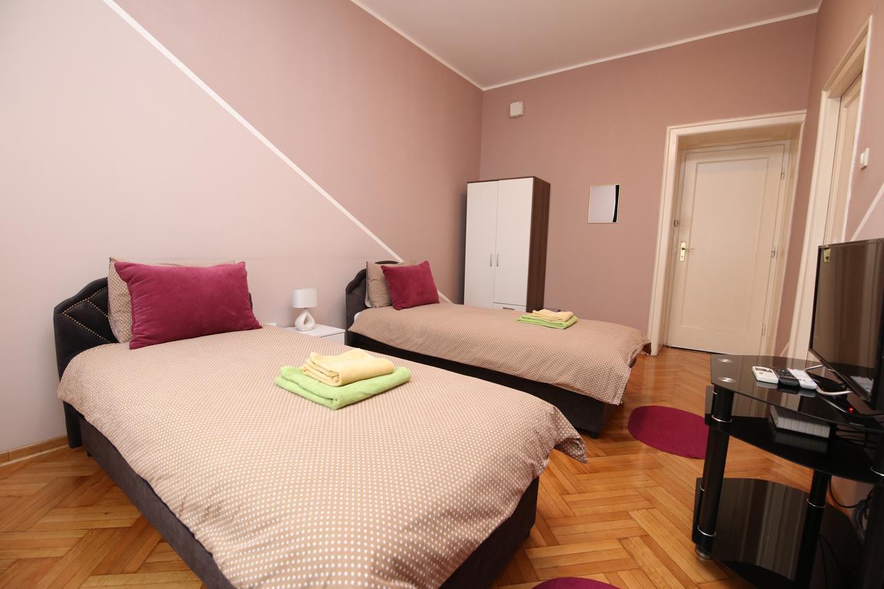Hostel Fine ベオグラード エクステリア 写真